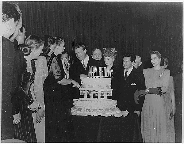 Eleanor Roosevelt con Red Skelton, William Douglas, Lucille Ball, eJohn Garfield